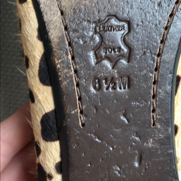 Tory Burch leopard 6.5 flats / slippers w/gold - Picture 5 of 6